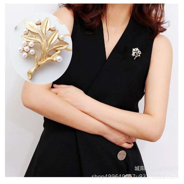 fashion pearl brooch alloy matte brooch suit pin clothing, Gray
fashion pearl brooch alloy matte brooch suit pin clothing, Gray