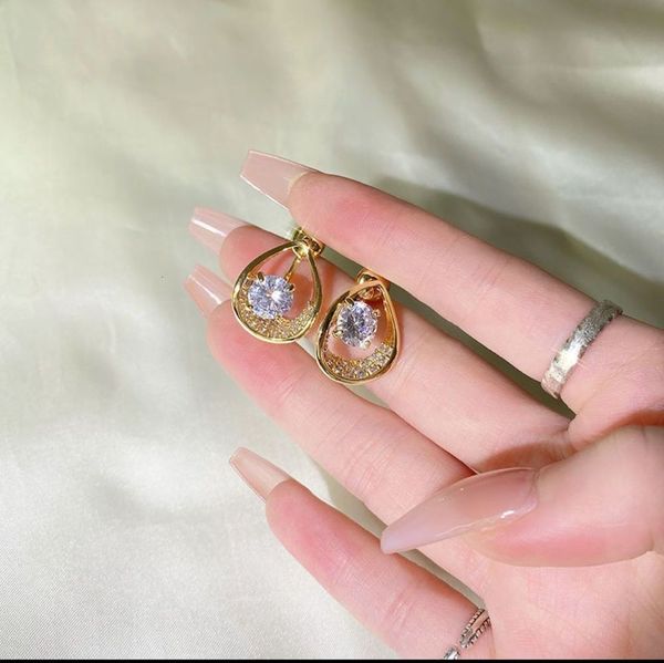 korean version east gate cool temperament ear hook crystal zircon earrings earrings s925 silver needle women's fashion, Golden
korean version east gate cool temperament ear hook crystal zircon earrings earrings s925 silver needle women's fashion, Golden