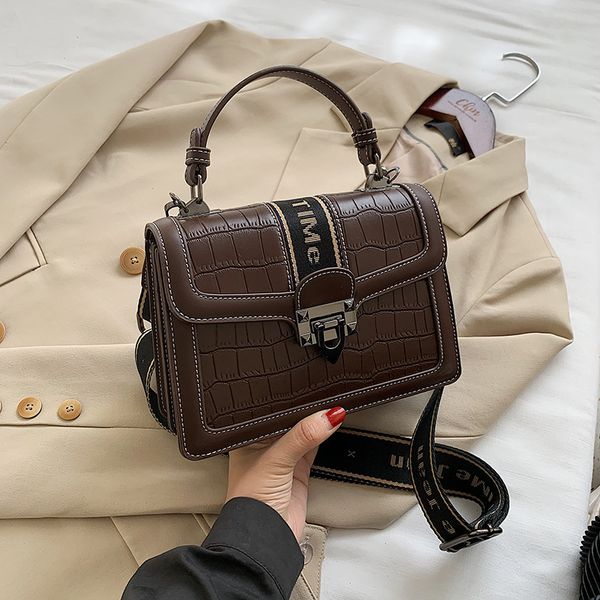 design jewelry female autumn new stone pattern portable small square bag foreign temperament lock single shoulder messenger bag
design jewelry female autumn new stone pattern portable small square bag foreign temperament lock single shoulder messenger bag