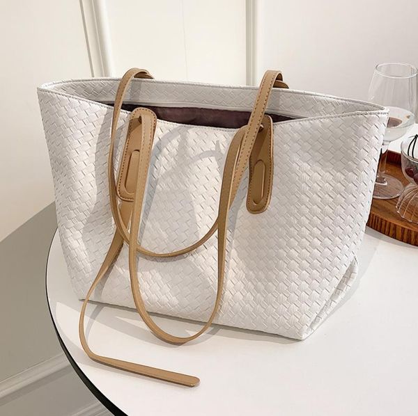 evening bags autumn woven big bag2021 fashion large capacity ladies luxury leisure soft leather one-shoulder shopping bag tote
evening bags autumn woven big bag2021 fashion large capacity ladies luxury leisure soft leather one-shoulder shopping bag tote