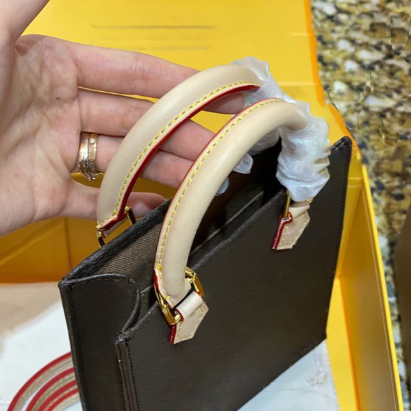 cross body bags designer shoulder bag handbags totes crossbody genuine leathe high-quality classic retro with exquisite packaging and origin
cross body bags designer shoulder bag handbags totes crossbody genuine leathe high-quality classic retro with exquisite packaging and origin
