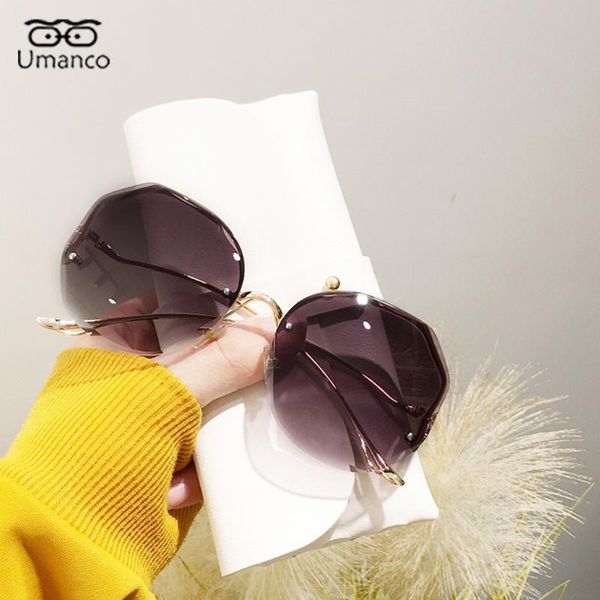 sunglasses 2021 fashion tea gradient for women ocean water cut trimmed lens metal curved temples sun glasses female uv400, White;black
sunglasses 2021 fashion tea gradient for women ocean water cut trimmed lens metal curved temples sun glasses female uv400, White;black