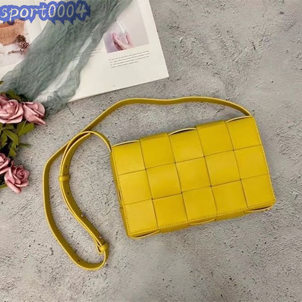 women luxurys designers bags 2021 high texture womens cowhide woven messenger tote cross handbags luxury designer fashion simple handbag
women luxurys designers bags 2021 high texture womens cowhide woven messenger tote cross handbags luxury designer fashion simple handbag