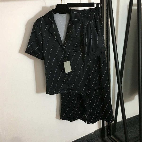 fashion print womens sleepwear home clothing set short sleeve pants two piece sets real silk satin women pajamas, Black;red
fashion print womens sleepwear home clothing set short sleeve pants two piece sets real silk satin women pajamas, Black;red