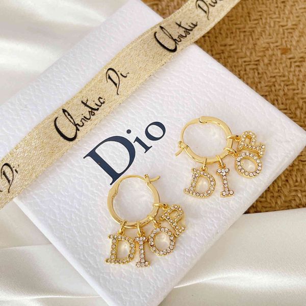 design jewelry 2021 new letter band diamond net red temperament brass 925 silver needle earrings
design jewelry 2021 new letter band diamond net red temperament brass 925 silver needle earrings