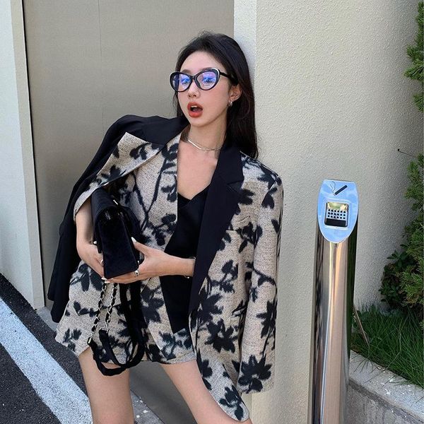 women's suits & blazers retro senior loose contrast printing suit patchwork jacket waistcoat high waist shorts small fragrance women e, White;black
women's suits & blazers retro senior loose contrast printing suit patchwork jacket waistcoat high waist shorts small fragrance women e, White;black