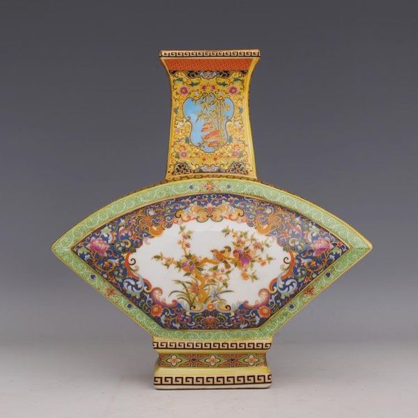 vases jingdezhen antique ceramic enamel vase fan shaped flowers and birds pattern ancient ming qing porcelain
vases jingdezhen antique ceramic enamel vase fan shaped flowers and birds pattern ancient ming qing porcelain