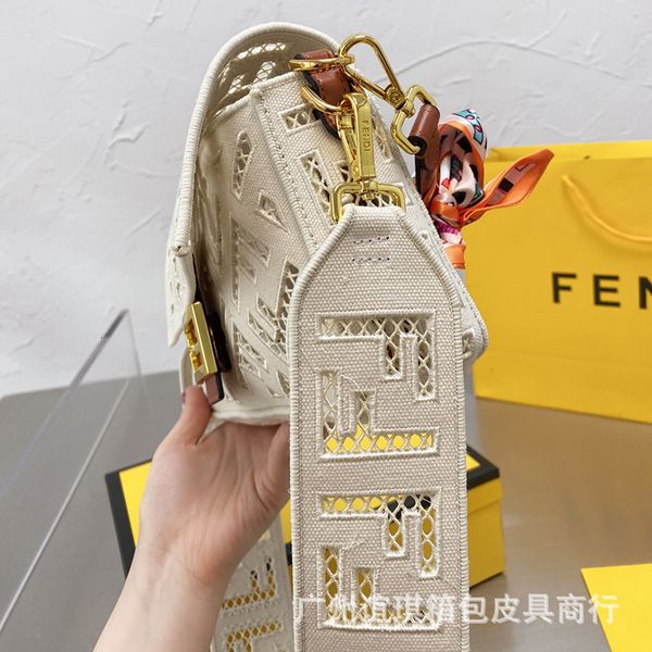 out 2021 hollow stick vintage one shoulder straddle handbag fashion young lady bag
out 2021 hollow stick vintage one shoulder straddle handbag fashion young lady bag