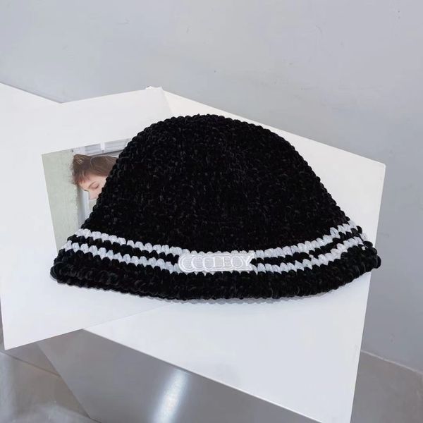 factory wholesale 50% off korea chaopai hat women's 21 autumn and winter new letter embroidery label chenille knitted hat fashion, Blue;gray
factory wholesale 50% off korea chaopai hat women's 21 autumn and winter new letter embroidery label chenille knitted hat fashion, Blue;gray