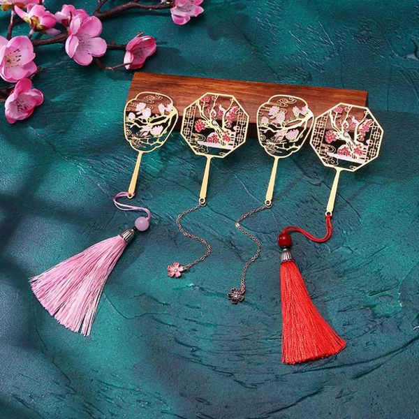1pc kawaii magnolia flower group fan bookmark decor accessories brass book mark page folder office school supplies stationery
1pc kawaii magnolia flower group fan bookmark decor accessories brass book mark page folder office school supplies stationery