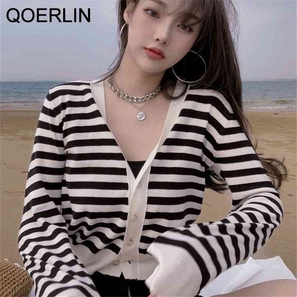 girly sweet short sweater contrast stripe black white deep v-neck stretch knitted cardigan slim cropped jumper 210601
girly sweet short sweater contrast stripe black white deep v-neck stretch knitted cardigan slim cropped jumper 210601