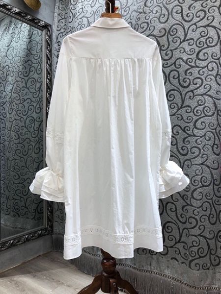 capris 2021 spring fashion long shirt women turn-down collar hollow out lace embroidery flare sleeve runway, Black;gray
capris 2021 spring fashion long shirt women turn-down collar hollow out lace embroidery flare sleeve runway, Black;gray