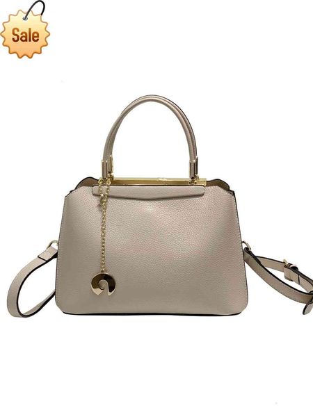 leather hand-held shoulder bag 2021 new high-capacity counter fashion princess bag leisure soft messenger tote bag
leather hand-held shoulder bag 2021 new high-capacity counter fashion princess bag leisure soft messenger tote bag