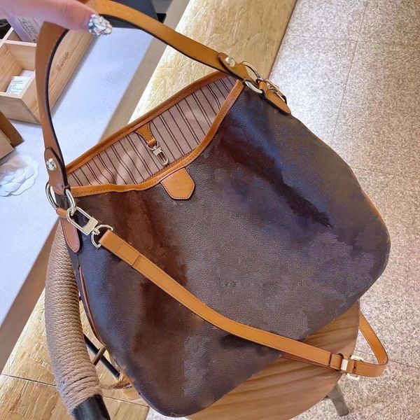 fashion shopping bags womens totes shoulder lady bag embossed printing logo design high-end large capacity handbag m40017, Black;red
fashion shopping bags womens totes shoulder lady bag embossed printing logo design high-end large capacity handbag m40017, Black;red