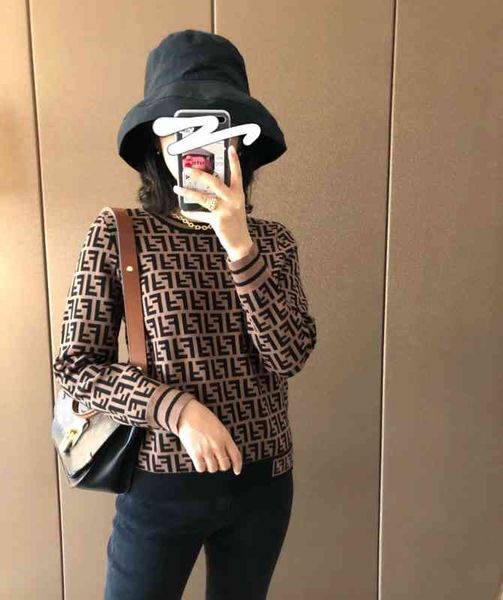 2022 factory wholesale new east gate winter fenjia double letter women's pullover loose couple knitted bottomed sweater, Black
2022 factory wholesale new east gate winter fenjia double letter women's pullover loose couple knitted bottomed sweater, Black