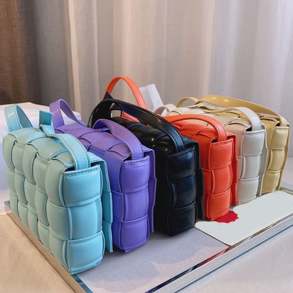 2021 luxury designer handbag shoulder bags women fashion messenger bag leisure temperament pleated plaid woven cow leather pillow
2021 luxury designer handbag shoulder bags women fashion messenger bag leisure temperament pleated plaid woven cow leather pillow