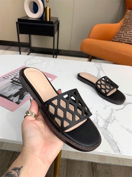 2021 summer d-trap slipper women openwork mesh effect black matte calfskin thick leather sole slippers outdoor beach causal flat sandals
2021 summer d-trap slipper women openwork mesh effect black matte calfskin thick leather sole slippers outdoor beach causal flat sandals