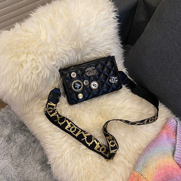 medal adjustable broadband bag women's 2021 fashion new ins advanced sense of foreign temperament small square bag messenger bag
medal adjustable broadband bag women's 2021 fashion new ins advanced sense of foreign temperament small square bag messenger bag