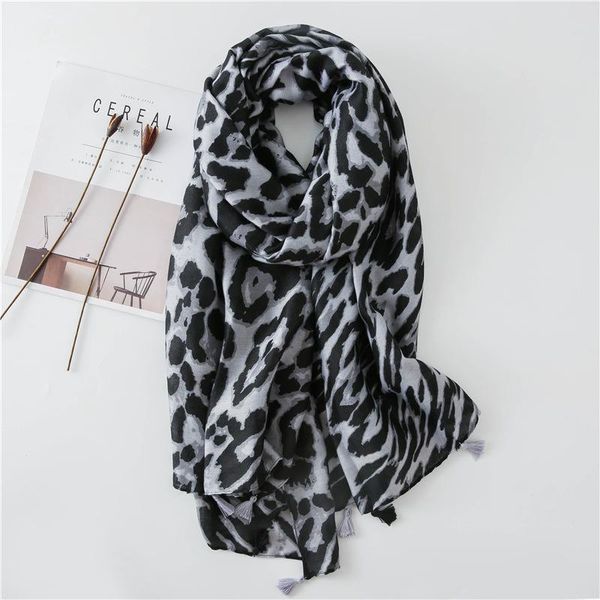 scarves 2021 fashion luxury lady cotton material scarf autumn and winter style silk women's leopard print beach shawl, Blue;gray
scarves 2021 fashion luxury lady cotton material scarf autumn and winter style silk women's leopard print beach shawl, Blue;gray