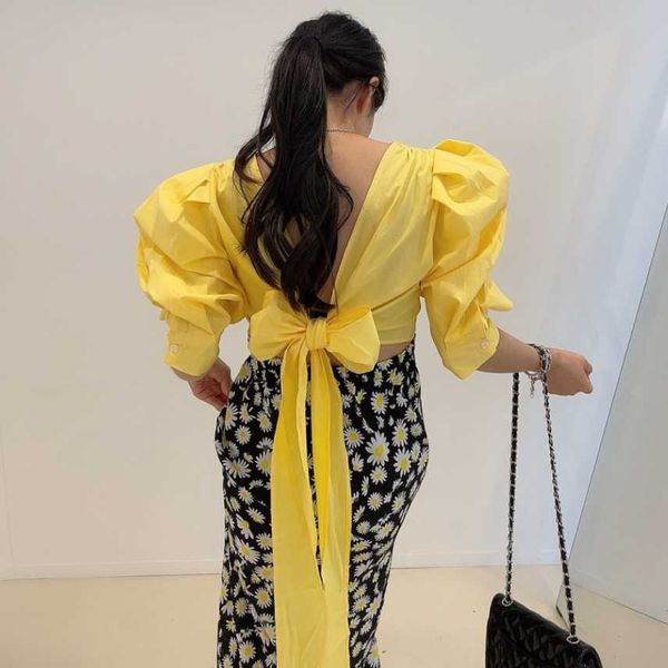 korean chic sweet white v backless bow bandage blouse women crop puff sleeve blusas mujer fashion drop 210610
korean chic sweet white v backless bow bandage blouse women crop puff sleeve blusas mujer fashion drop 210610