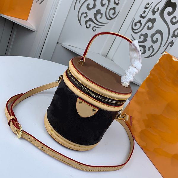 selling latest men and women shoulder luxury designer messenger bag backpack 43986, Red;black
selling latest men and women shoulder luxury designer messenger bag backpack 43986, Red;black