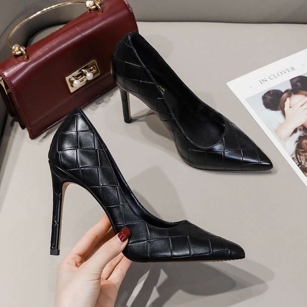 spring and autumn pointed high heels temperament black style sub stiletto sho 
spring and autumn pointed high heels temperament black style sub stiletto sho