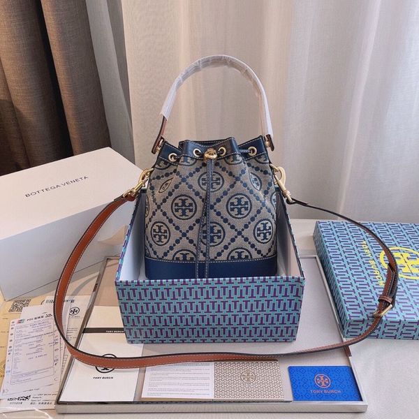 2021 new women's bag tb mi-ller old flower drawstring pop blue flower one shoulder cross carrying portable bucket bag crossbody bag ysj
2021 new women's bag tb mi-ller old flower drawstring pop blue flower one shoulder cross carrying portable bucket bag crossbody bag ysj