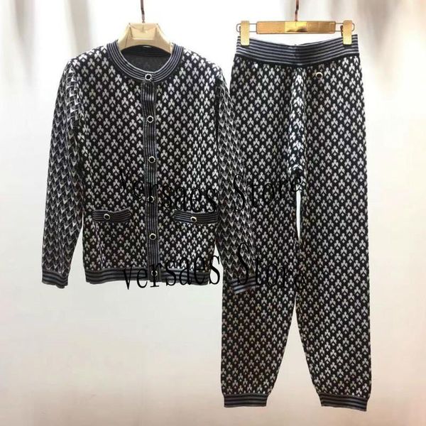 women's two piece pants 2021 luxury design contrast plaid knitting fashion temperament long sleeve cardigan + high waist slim knitted, White
women's two piece pants 2021 luxury design contrast plaid knitting fashion temperament long sleeve cardigan + high waist slim knitted, White
