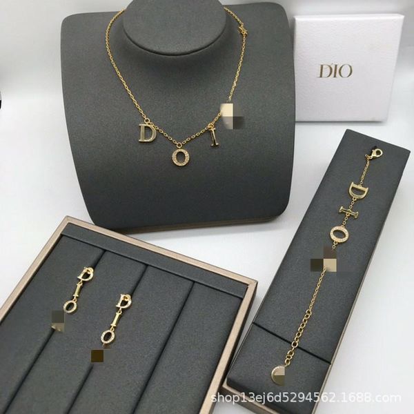2021 new designer family fashion letter necklace bracelet n-dijia.com red gilded earrings, Silver
2021 new designer family fashion letter necklace bracelet n-dijia.com red gilded earrings, Silver