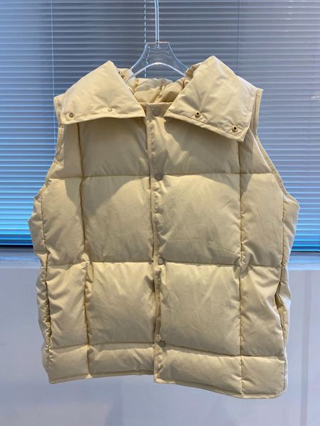jacket 2021 luxury design winter collection oversized ivory quilted street style down vest, Black;brown
jacket 2021 luxury design winter collection oversized ivory quilted street style down vest, Black;brown