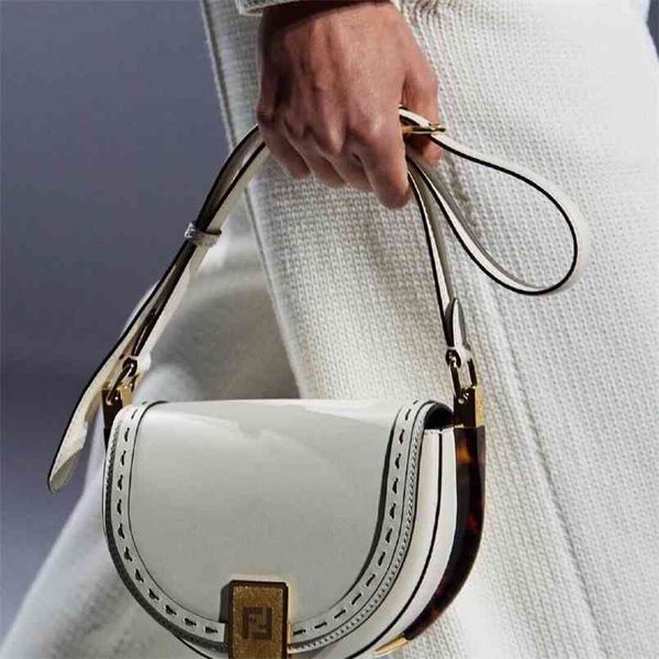 wholesale simone fundi's moonlight saddle bag spring and summer small half moon fashion leather messenger women's luxuryss designe
wholesale simone fundi's moonlight saddle bag spring and summer small half moon fashion leather messenger women's luxuryss designe