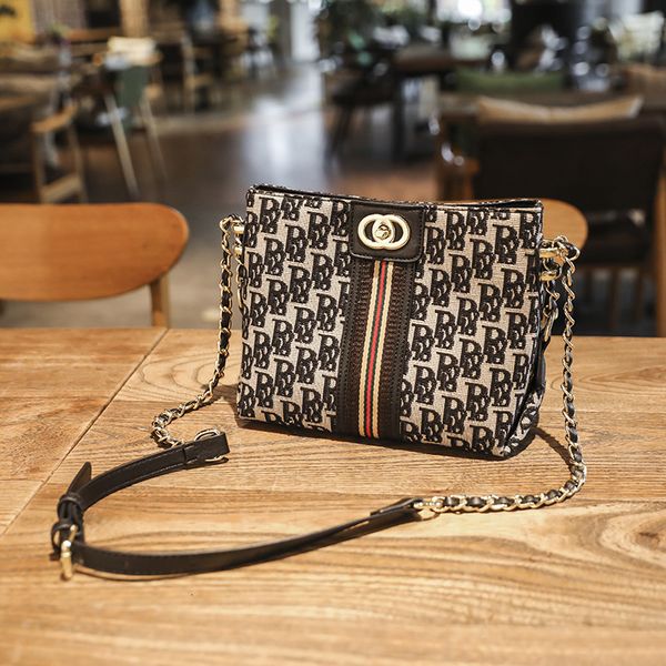 handbag net red temperament single shoulder women's bag 2021 fashion letter ins quality personalized messenger small square, Black;red
handbag net red temperament single shoulder women's bag 2021 fashion letter ins quality personalized messenger small square, Black;red