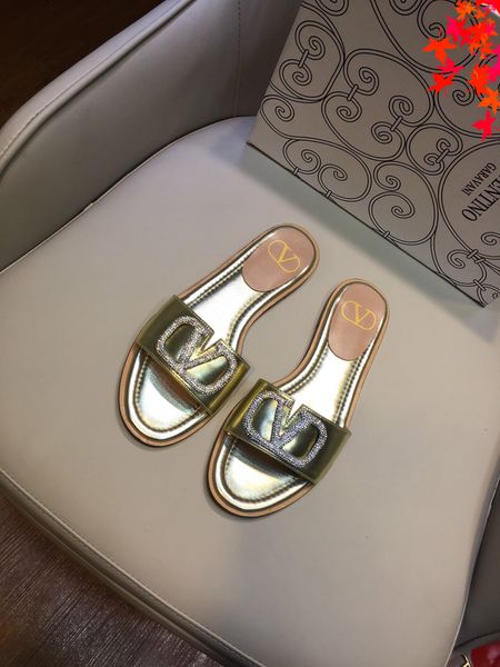 2021 designer luxurys slippers women sandals fashion beach shoes flip flops flat non-slip classical hole slipper with box size 35-41 -g0594, Black
2021 designer luxurys slippers women sandals fashion beach shoes flip flops flat non-slip classical hole slipper with box size 35-41 -g0594, Black