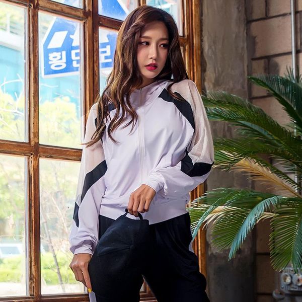 spring and summer sports yoga coat gym running leisure mesh gauze breathable speed dry hooded women workout outfit
spring and summer sports yoga coat gym running leisure mesh gauze breathable speed dry hooded women workout outfit