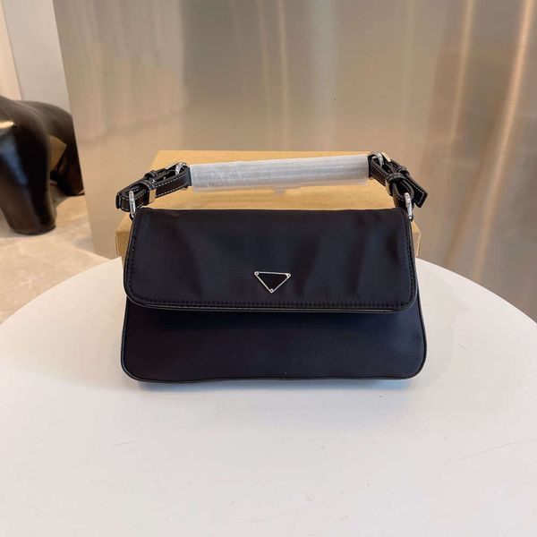 2021 handbag underarm bag black fashion waterproof canvas fabric leisure travel wild style high-end brand temperament
2021 handbag underarm bag black fashion waterproof canvas fabric leisure travel wild style high-end brand temperament