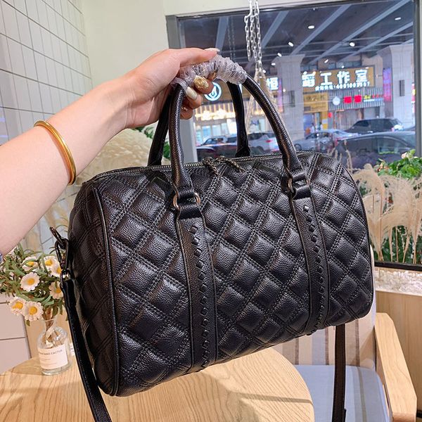 32c famous boston shoulder duffel bags double chian quilted large capacity duffle travel journey multifunctional package croosbod handbag
32c famous boston shoulder duffel bags double chian quilted large capacity duffle travel journey multifunctional package croosbod handbag