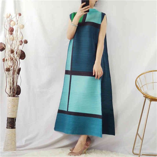 casual dresses pleated large size 2021 spring women's vintage fashion square color matching loose striped a-line dress pea9, Black;gray 
casual dresses pleated large size 2021 spring women's vintage fashion square color matching loose striped a-line dress pea9, Black;gray