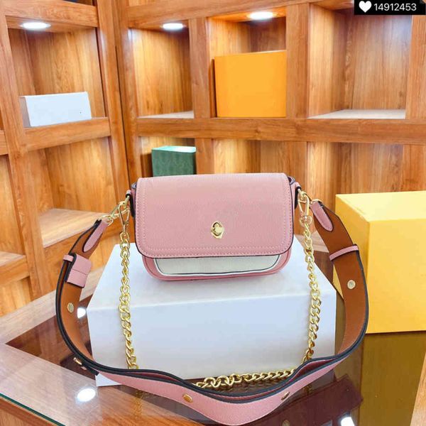 new women's shoulder bag in september 2021, red and white color contrast, size 20 8 13
new women's shoulder bag in september 2021, red and white color contrast, size 20 8 13