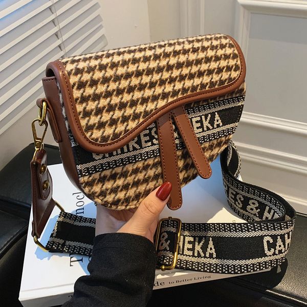 factory direct sale 75% off super fire small women's 2021 new ins autumn and winter broadband single shoulder messenger minority saddle
factory direct sale 75% off super fire small women's 2021 new ins autumn and winter broadband single shoulder messenger minority saddle