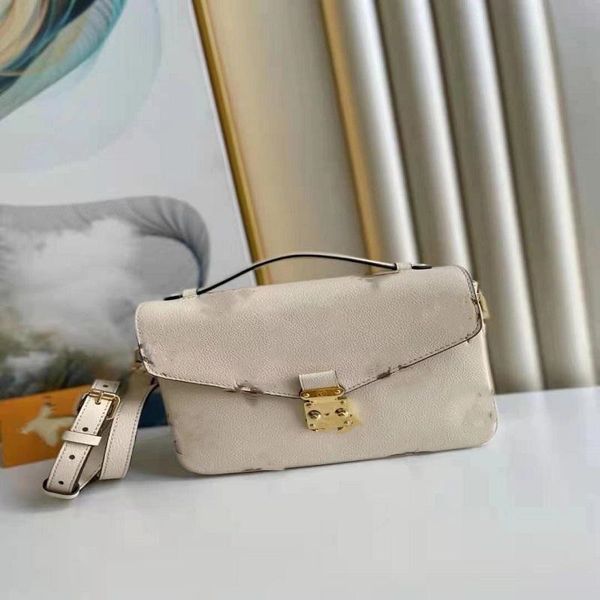 shoulder bag messengerbag handbag small squarebag designerhandbags backpack nylonbag high-quality leather flower letters christmas wallet co
shoulder bag messengerbag handbag small squarebag designerhandbags backpack nylonbag high-quality leather flower letters christmas wallet co