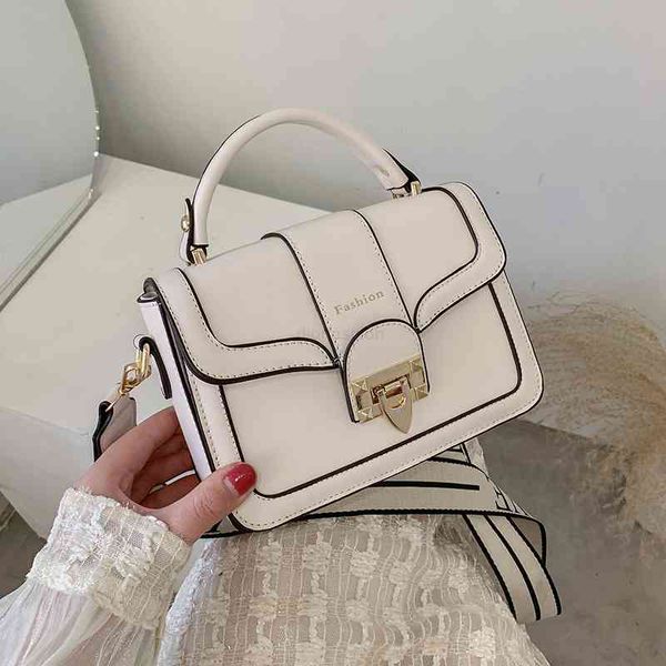 net red bag female 2021 fashion spring trend portable small square simple wind broadband messenger, Black;red
net red bag female 2021 fashion spring trend portable small square simple wind broadband messenger, Black;red