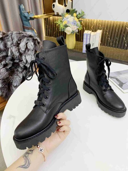 luxury designer boots women winter sock boot letter chain leather louiings shoes flat mid high heel vutton sad, Black
luxury designer boots women winter sock boot letter chain leather louiings shoes flat mid high heel vutton sad, Black