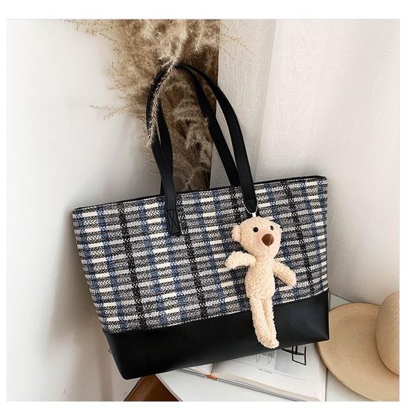 large capacity handbag femalecartoon pendant spring and summer fashion casual temperament one-shoulder big bag bucket cross body
large capacity handbag femalecartoon pendant spring and summer fashion casual temperament one-shoulder big bag bucket cross body