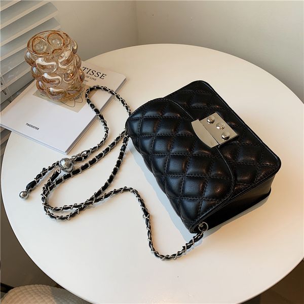 evening bag 2021 summer fashion lingge small square simple texture girl's single shoulder temperament chain messenger
evening bag 2021 summer fashion lingge small square simple texture girl's single shoulder temperament chain messenger