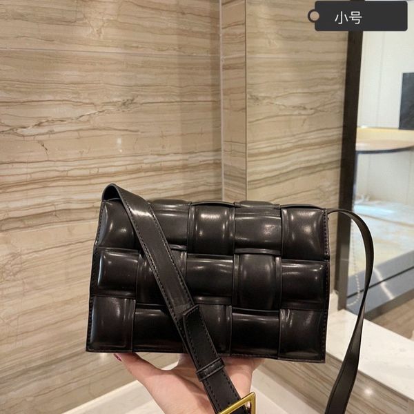 2021 new small square woven cowhide messenger bag fashion women's pillow leather shoulder bag crossbody bag ysj
2021 new small square woven cowhide messenger bag fashion women's pillow leather shoulder bag crossbody bag ysj