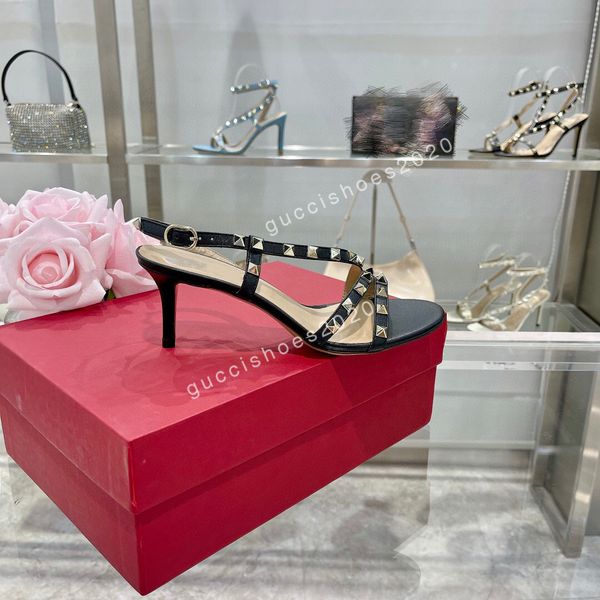 women shoes luxury designer brand sandals summer sophisticated fashion open toes leather chunky heel roman stud sandal size35-42, Black;red
women shoes luxury designer brand sandals summer sophisticated fashion open toes leather chunky heel roman stud sandal size35-42, Black;red