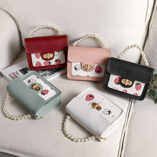 wallet xiaoqingxin mini xiaofangbao girl 2021 fashion chain xiaozhongwang red strawberry portable messenger bag, Red;black
wallet xiaoqingxin mini xiaofangbao girl 2021 fashion chain xiaozhongwang red strawberry portable messenger bag, Red;black