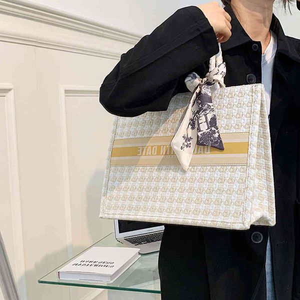 2022 latest handbag factory store on small square lattice women's bow style pearl