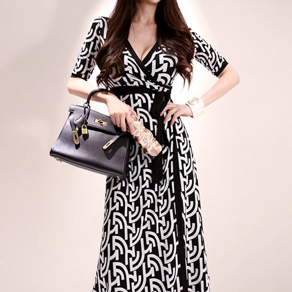 dress wrap up skirt summer korean v-neck waist strap fashion print long split, White;black
dress wrap up skirt summer korean v-neck waist strap fashion print long split, White;black