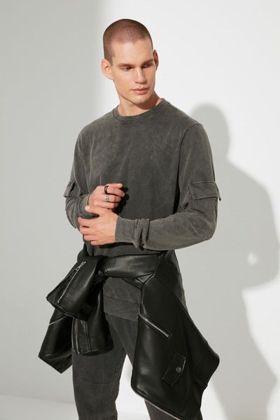 men's hoodies & sweatshirts black men 's regular fit long sleeve cycling collar pockets sweatshirt tmnaw22sw1140
men's hoodies & sweatshirts black men 's regular fit long sleeve cycling collar pockets sweatshirt tmnaw22sw1140